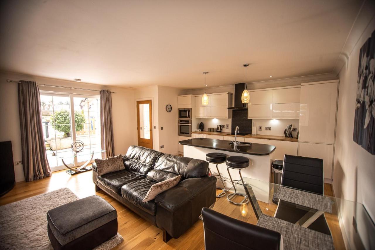 Charming 1Br Cottage With Garden, Spacious Rooms - Part Of Langley Serviced Apartments Several Properties In Wick Wick  Exterior foto